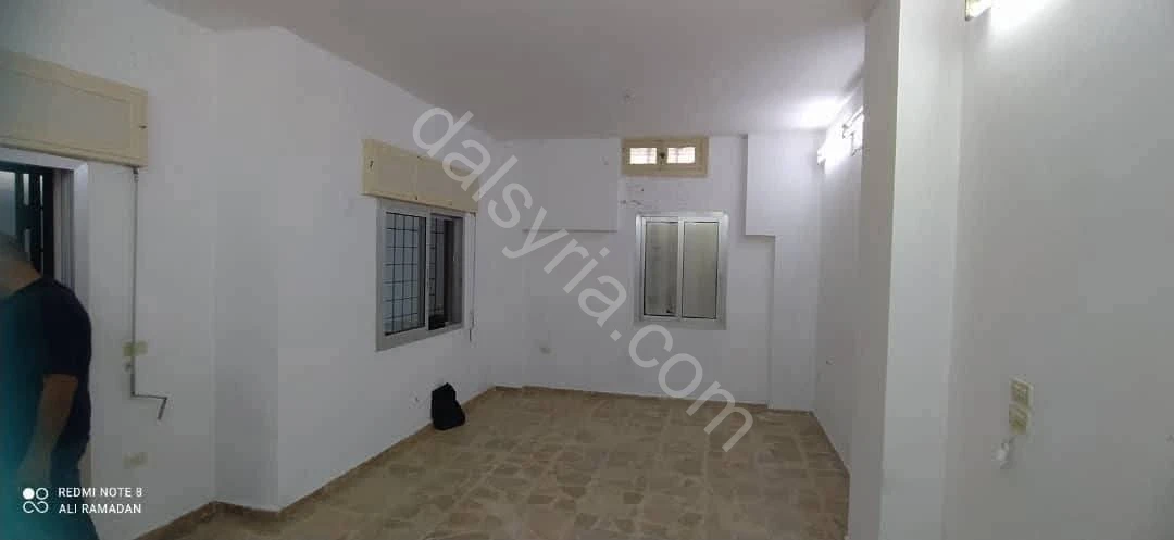 للايجار شقة 120 م في الحمرات 