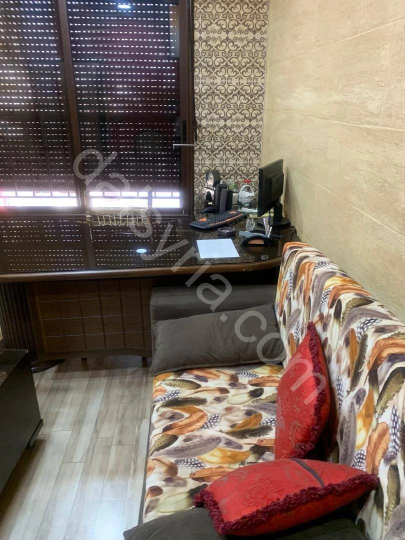 للبيع مكتب 40 م في شارع الزهور 