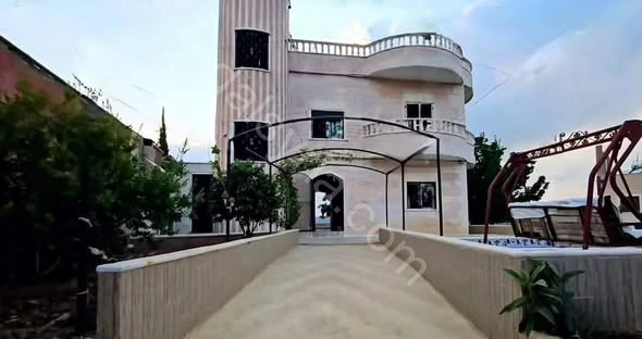 للبيع فيلا 500 م في طريق الحفة-صلنفة 