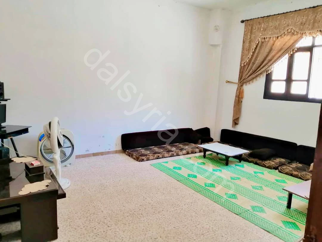 للبيع بيت عربي 150 م في حي الورود 