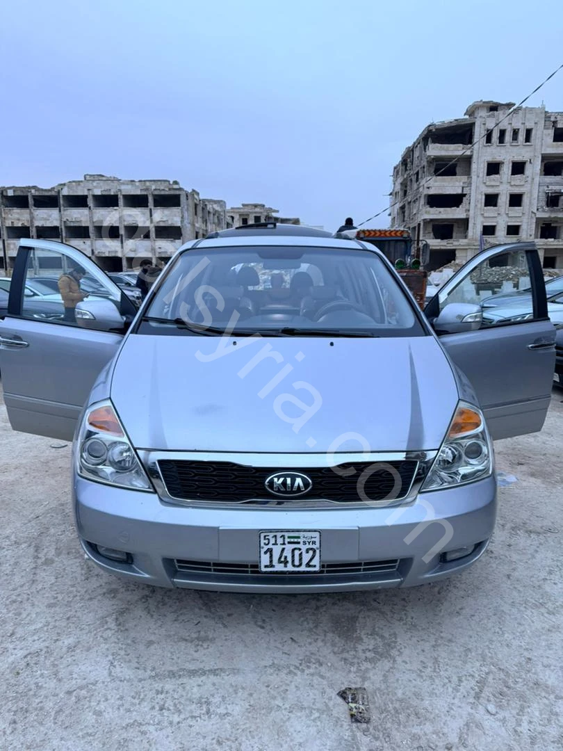 للبيع كيا كرنفال 2011