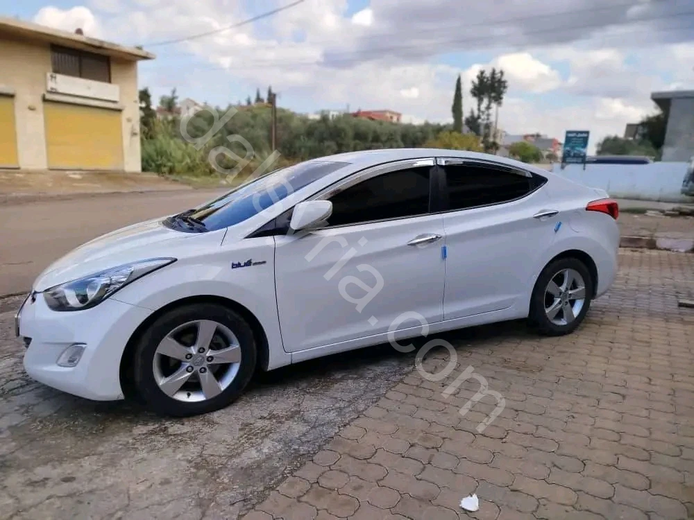 للبيع هونداي افانتي 2012