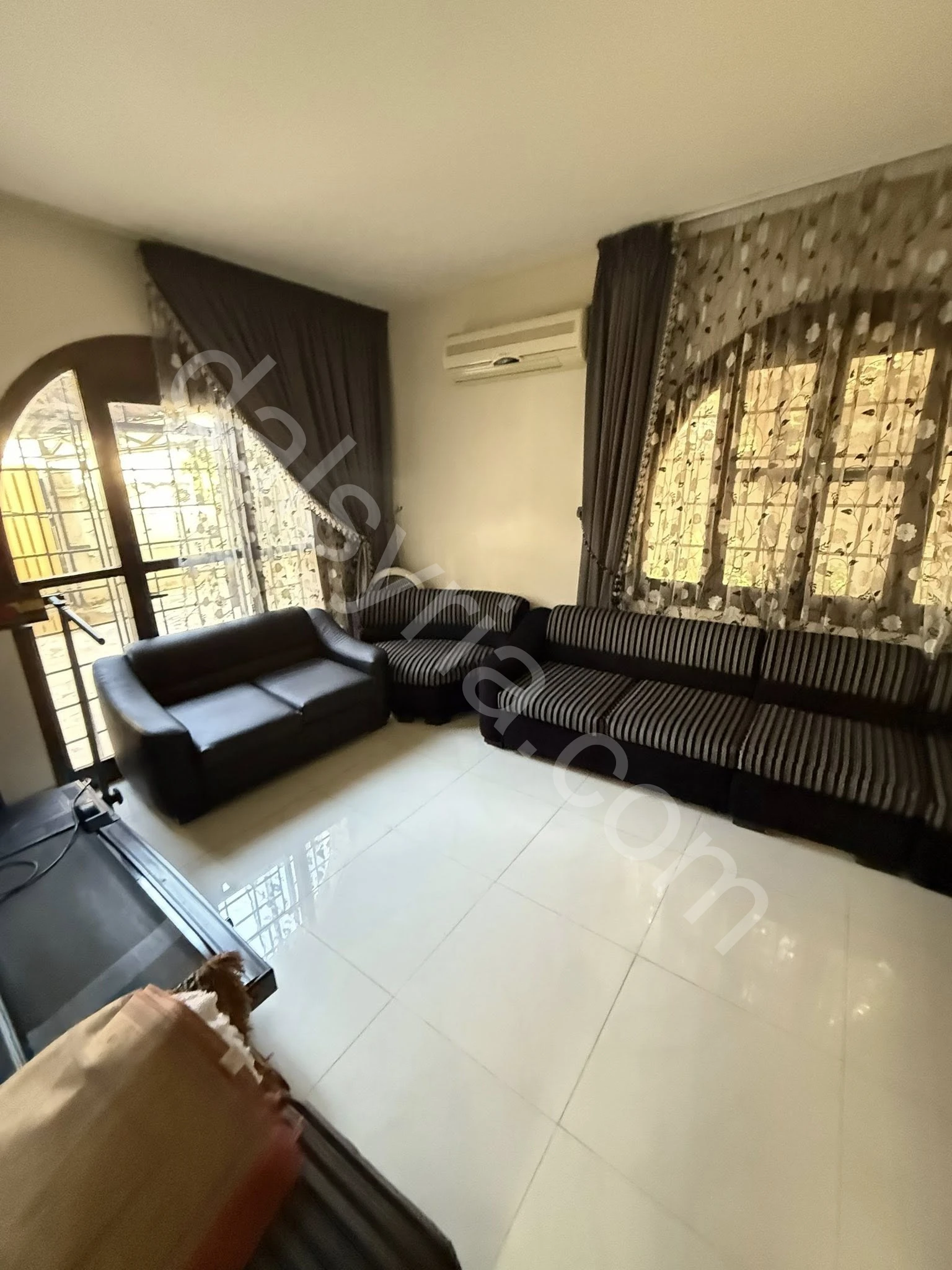 للبيع شقة 850 م في قرى الشام 