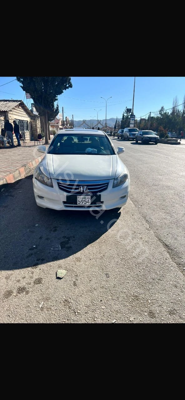 للبيع هوندا اكورد 2012