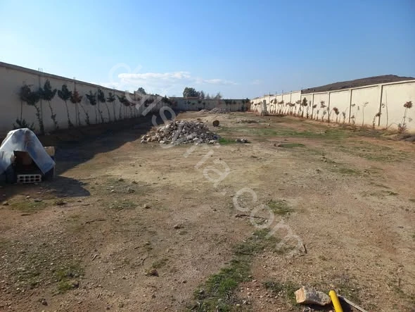 للبيع ارض 3000 م في طريق المطار