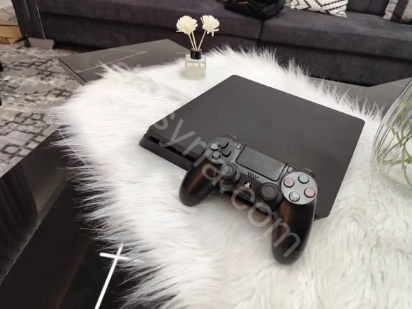 للبيع ps4 slim