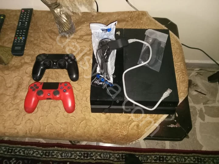 للبيع بلايستيشن فور فات