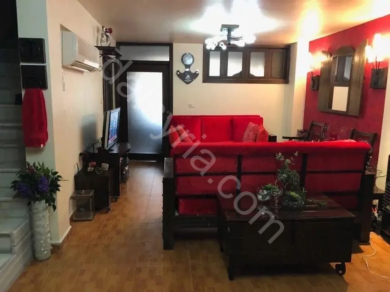 للايجار شقة 100 م في المزة فيلات غربية