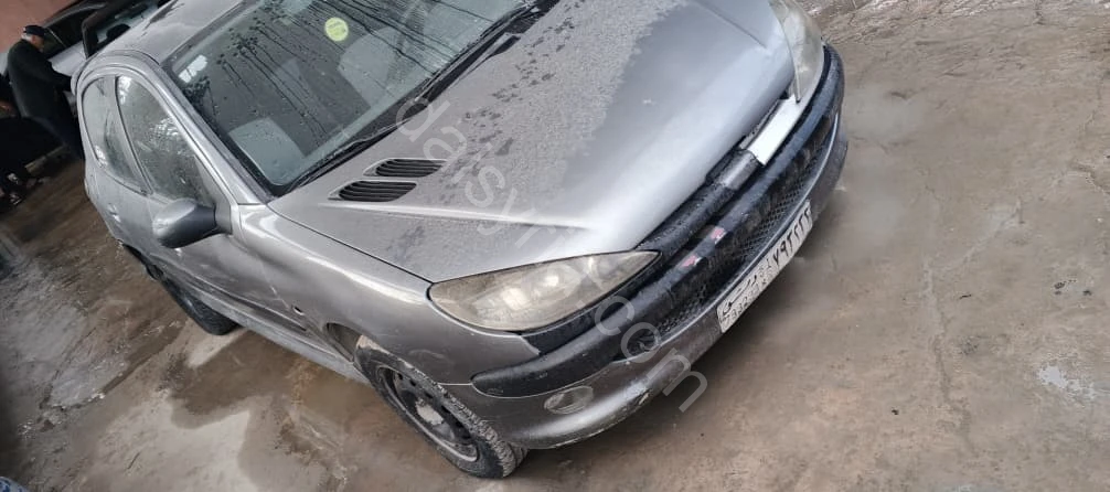 للبيع بيجو 2005