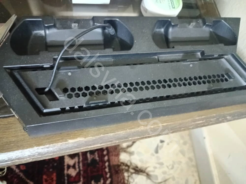 للبيع قبضات بلايستشن اورجنال عدد 2 +  قاعدة تبريد وشحن للقبضات