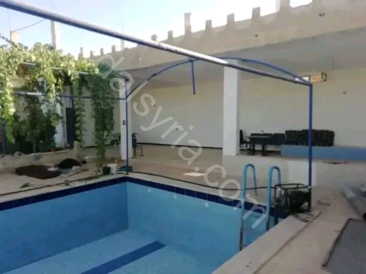 للبيع مزرعة 800 م في زبدين 