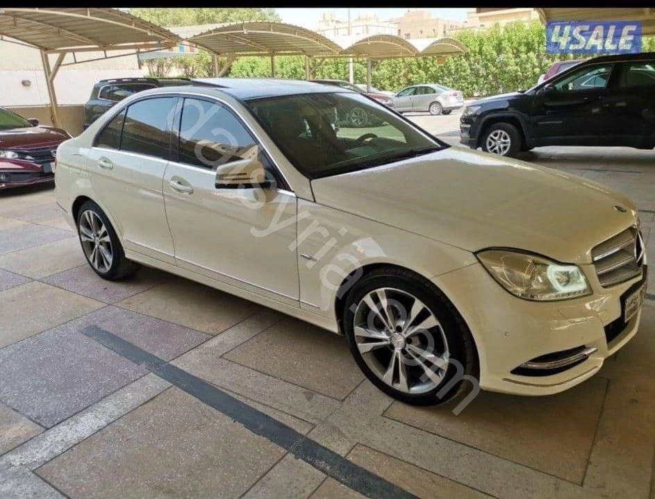 للبيع مرسيدس C200 2012