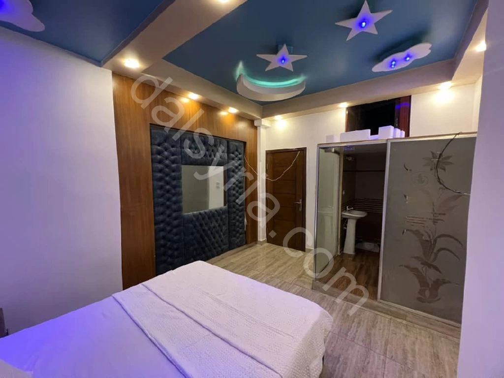 للإيجار اليومي والأسبوعي شقة غرفتين وصالون في شارع الباكستان