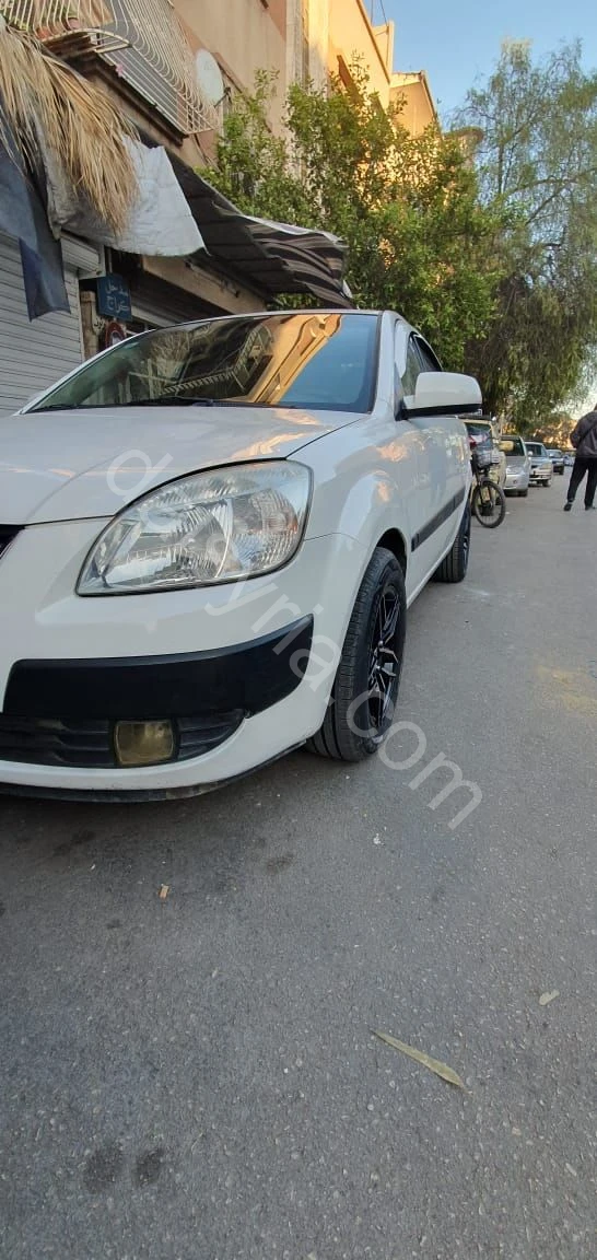 للإيجار كيا ريو 2008