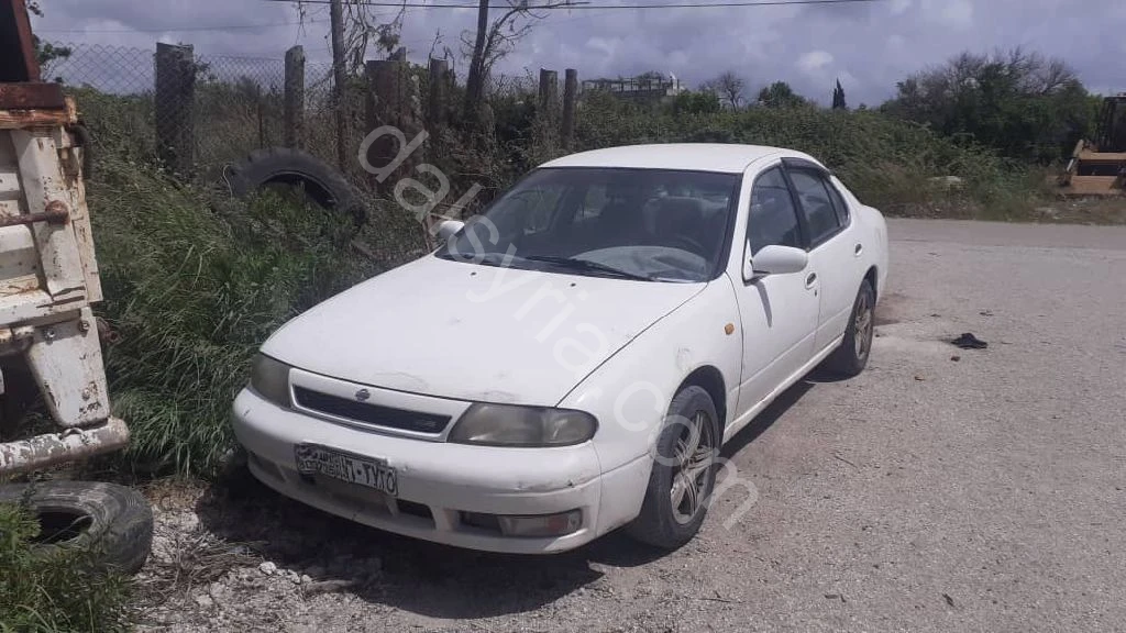 للبيع نيسان بلوبيرد 1996