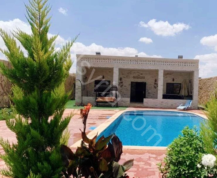 للبيع مزرعة دونم في طريق المطار