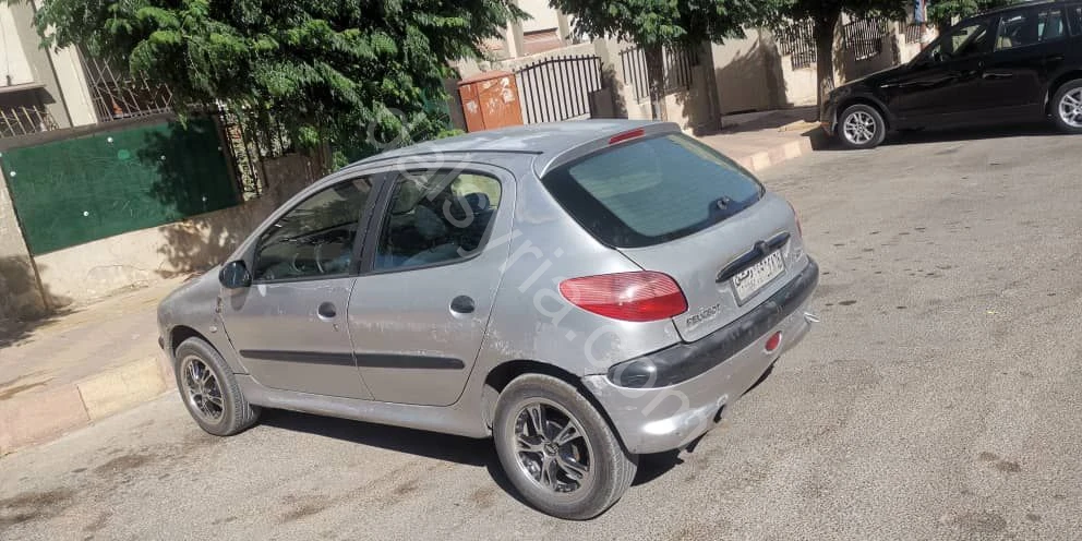 للبيع بيجو 206 2001