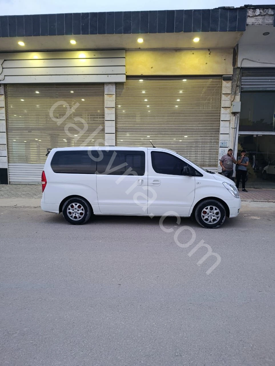 للبيع فان H1 2012