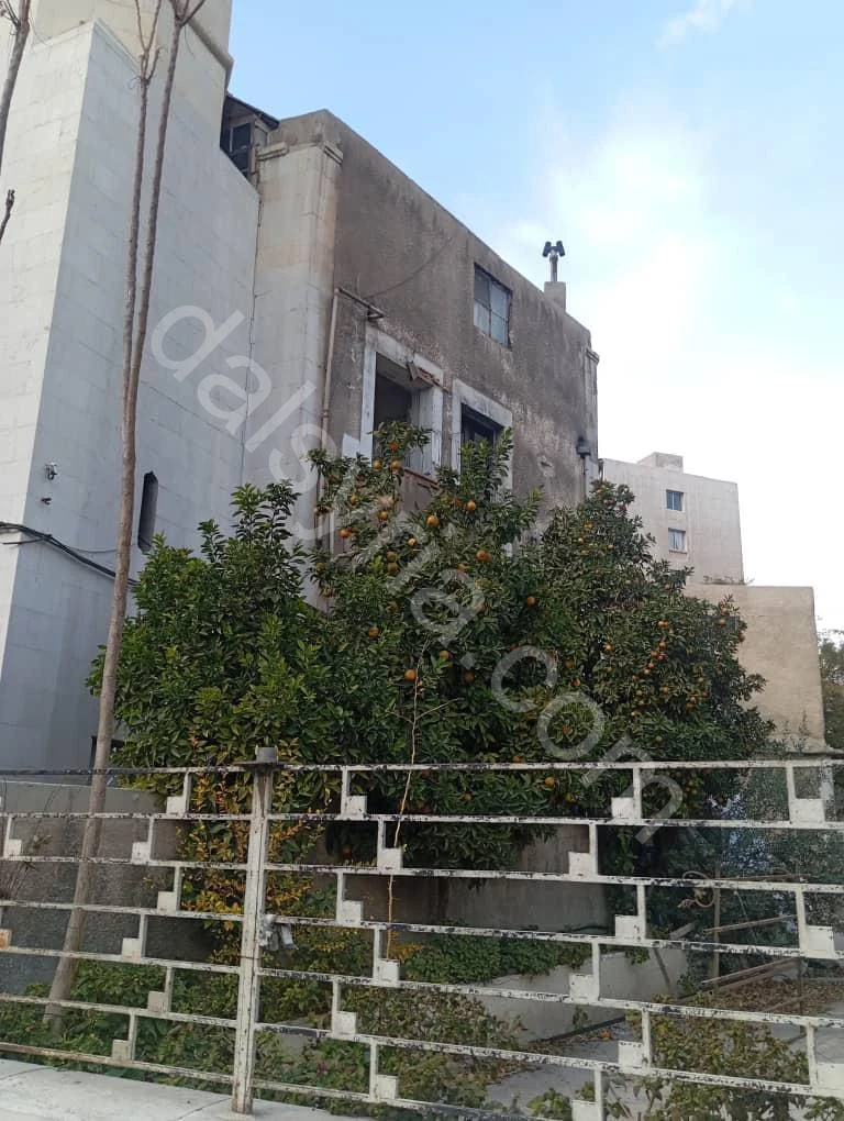 للبيع بناء 1014 م في السبع بحرات 