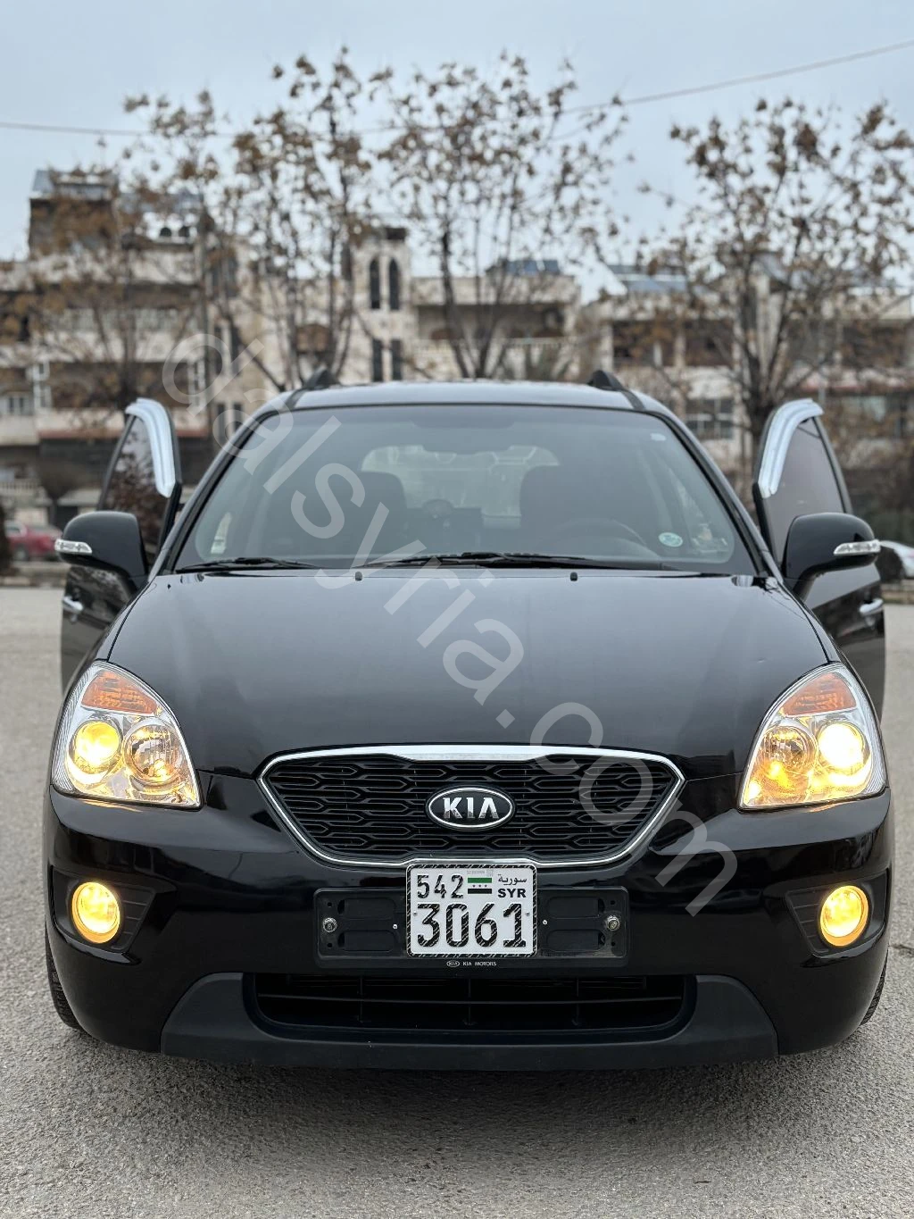 للبيع كيا كارينز 2010
