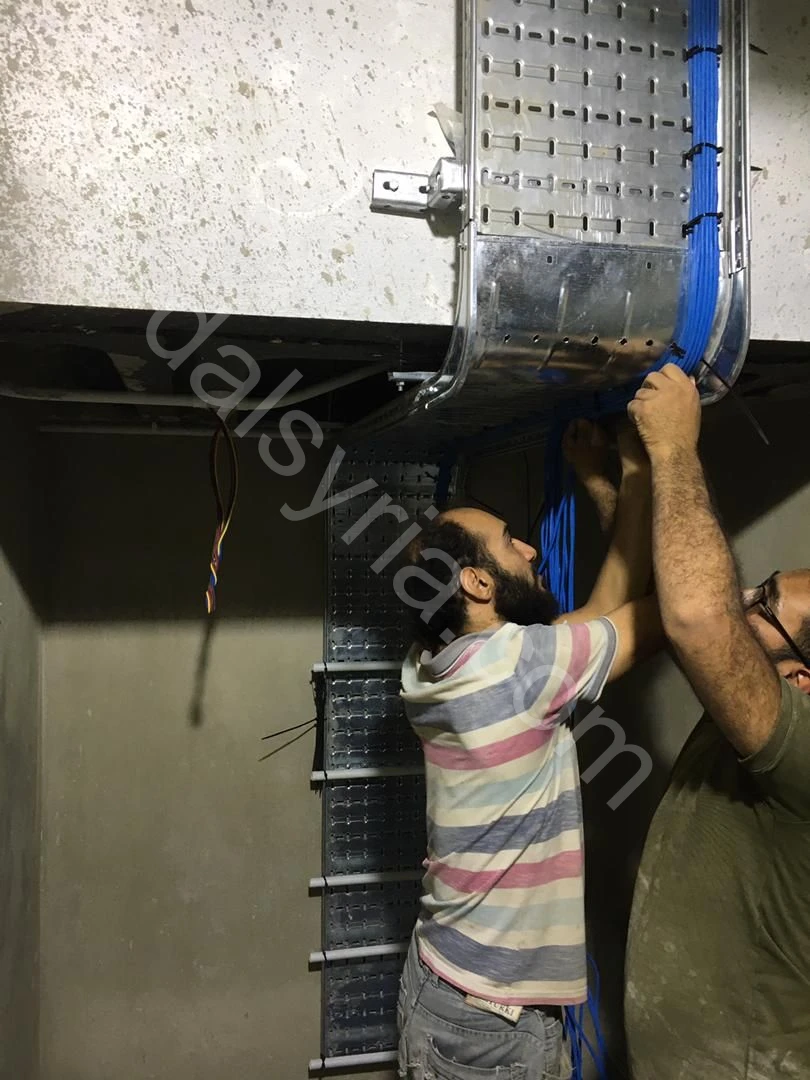 فني صيانة كهرباء منزلي صناعي طاقة بديلة