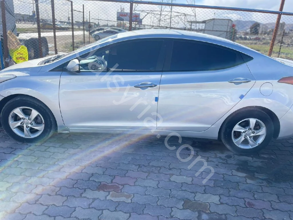 للبيع هيونداي افانتي 2012