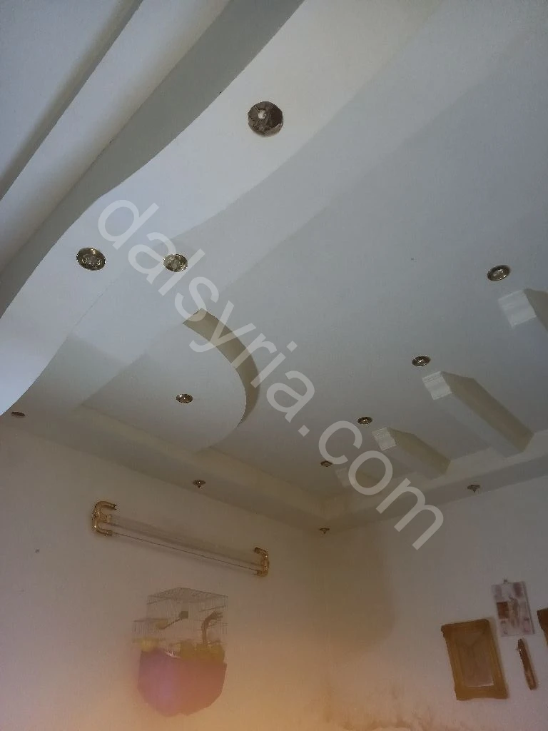 للبيع بناء ثلاث طوابق في التضامن