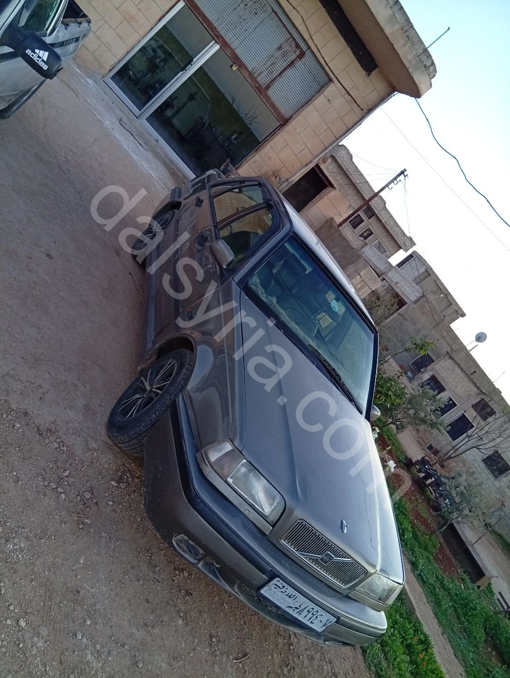 للبيع فولفو 460 1983