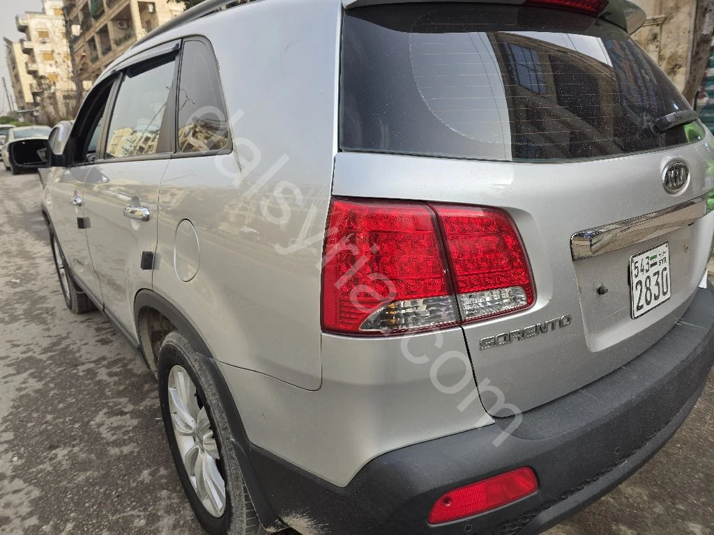 للبيع كيا سورينتو 2010