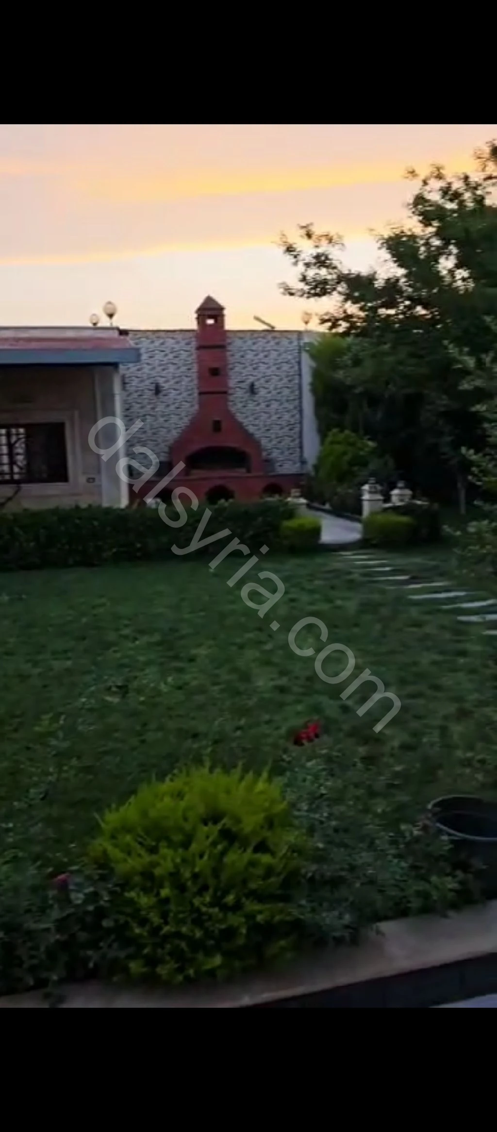 للبيع مزرعة 1150م على طريق المطار الجسر الرابع