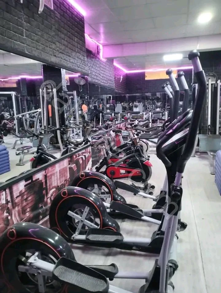 للبيع نادري رياضي 400م في طرطوس