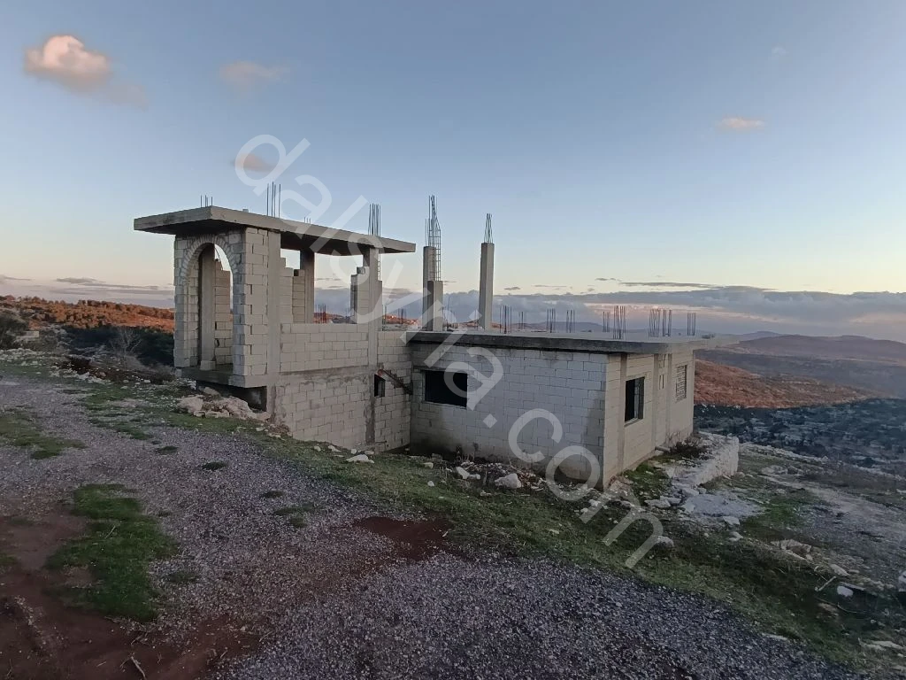 للبيع بيت 180م في القدموس