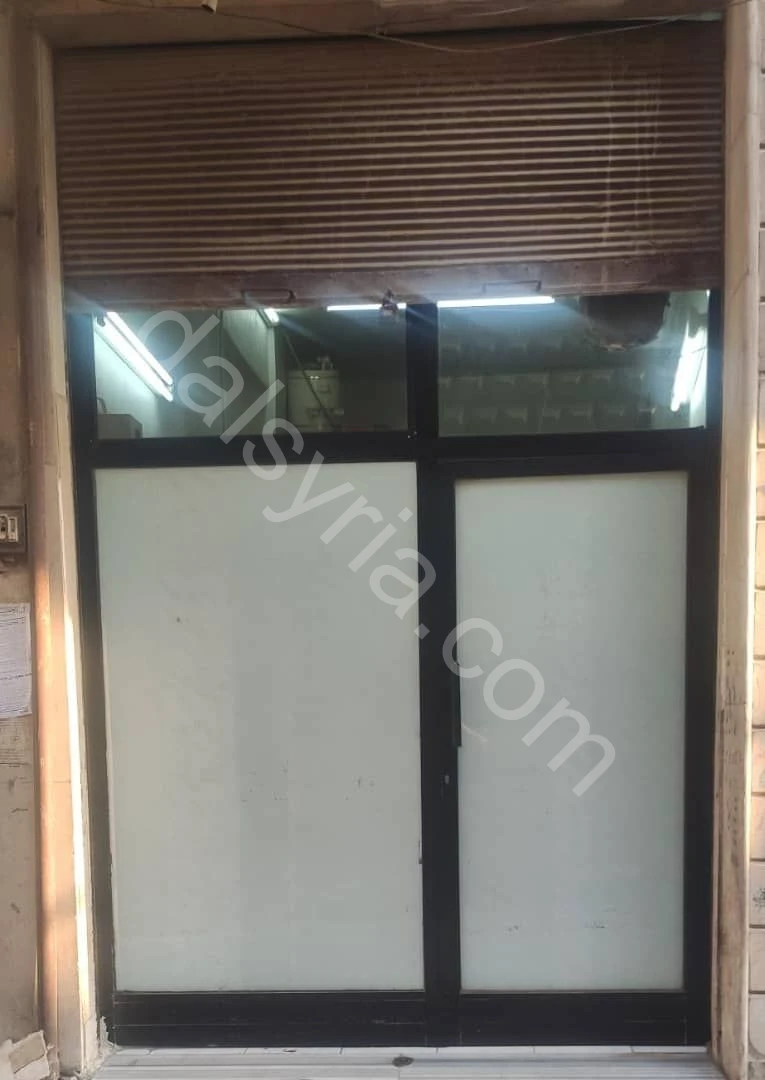 للبيع محل 12م + 6 م سقيفة في شارع بغداد