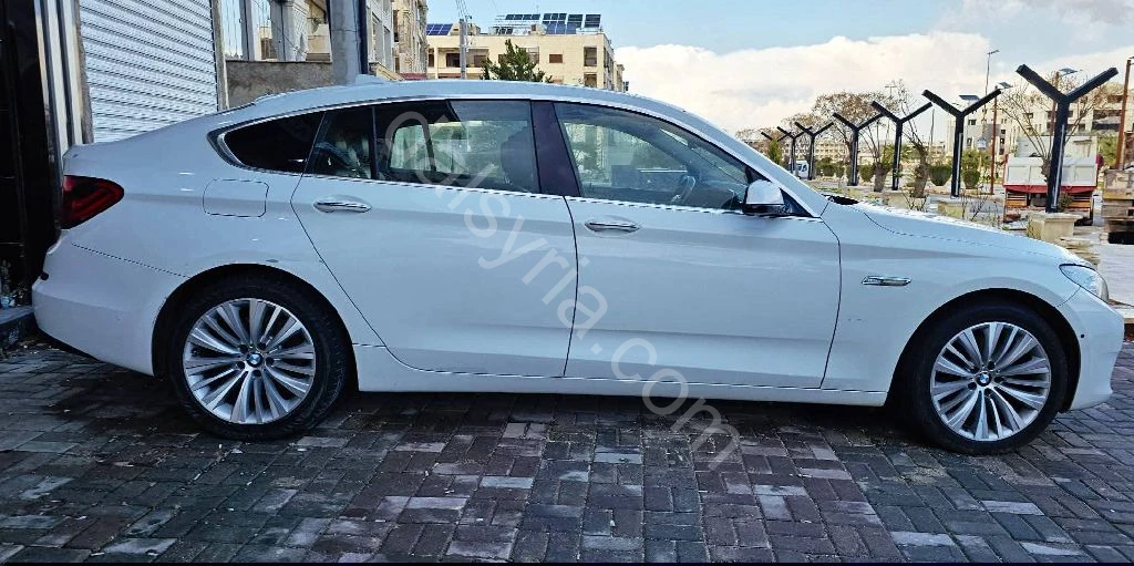 للبيع بي ام دابليو 520i 2012