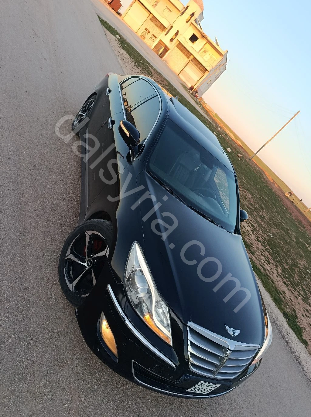 للبيع هيونداي جينسيس 2013