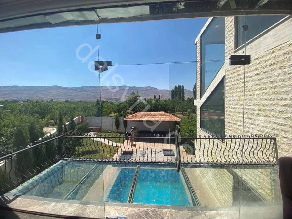 للبيع فيلا 1200م في الزبداني