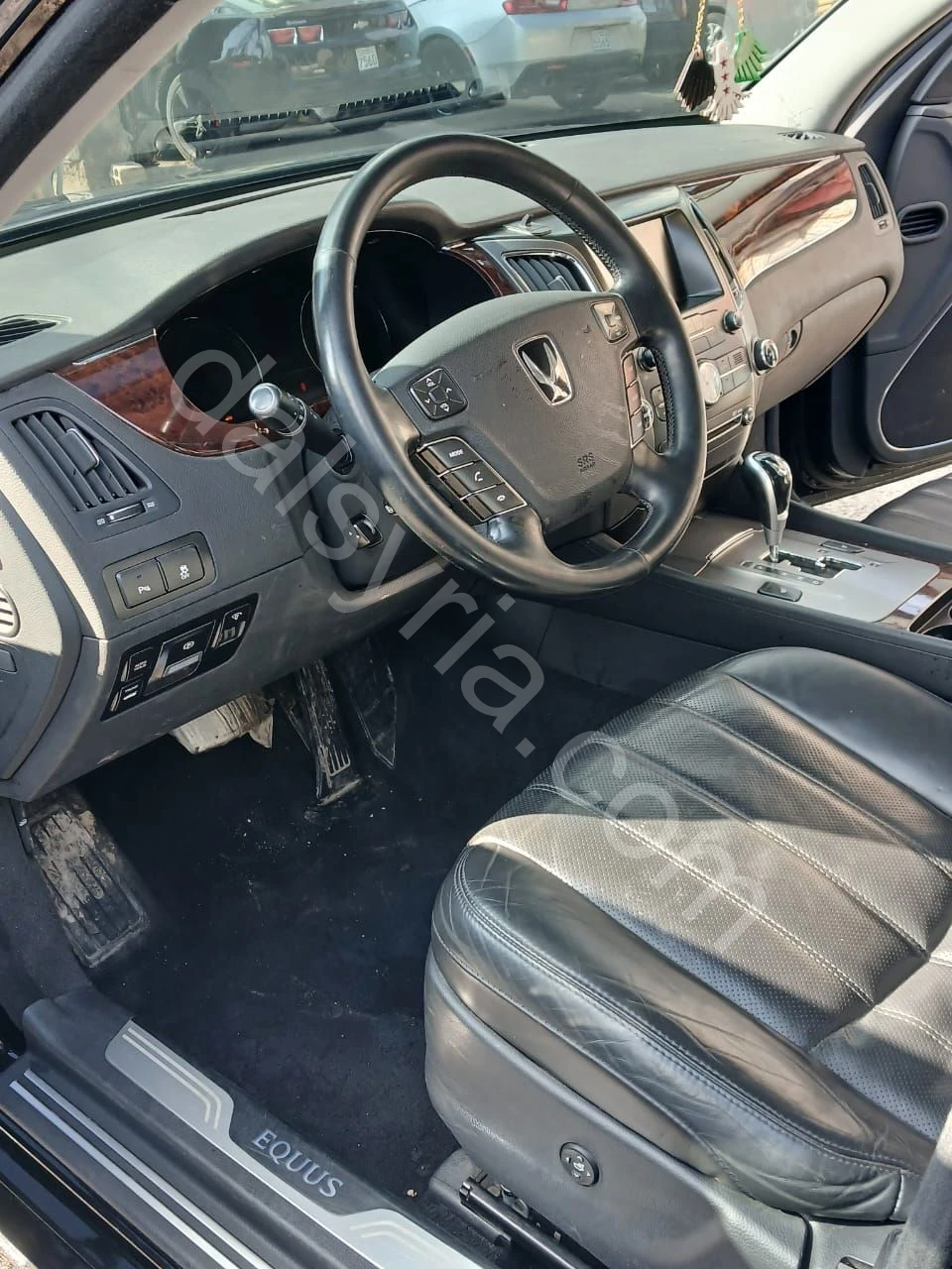 للبيع هيونداي جينيسيس 2012