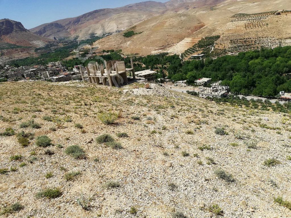 للبيع ارض 1300م داخل مخطط تنظيمي في دير قانون