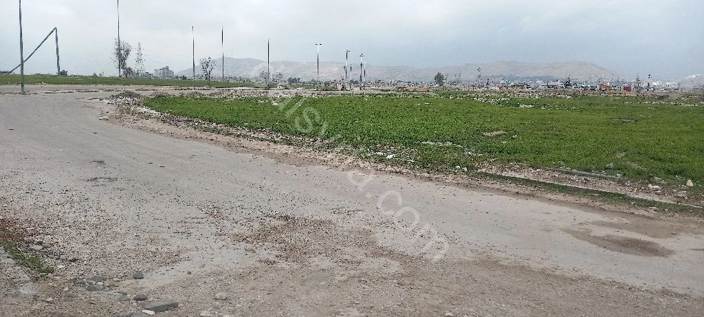 للبيع ارض 4200م على اوتستراد حرستا