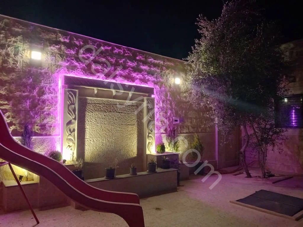 للبيع مزرعة 700م مفروشة في زبدين