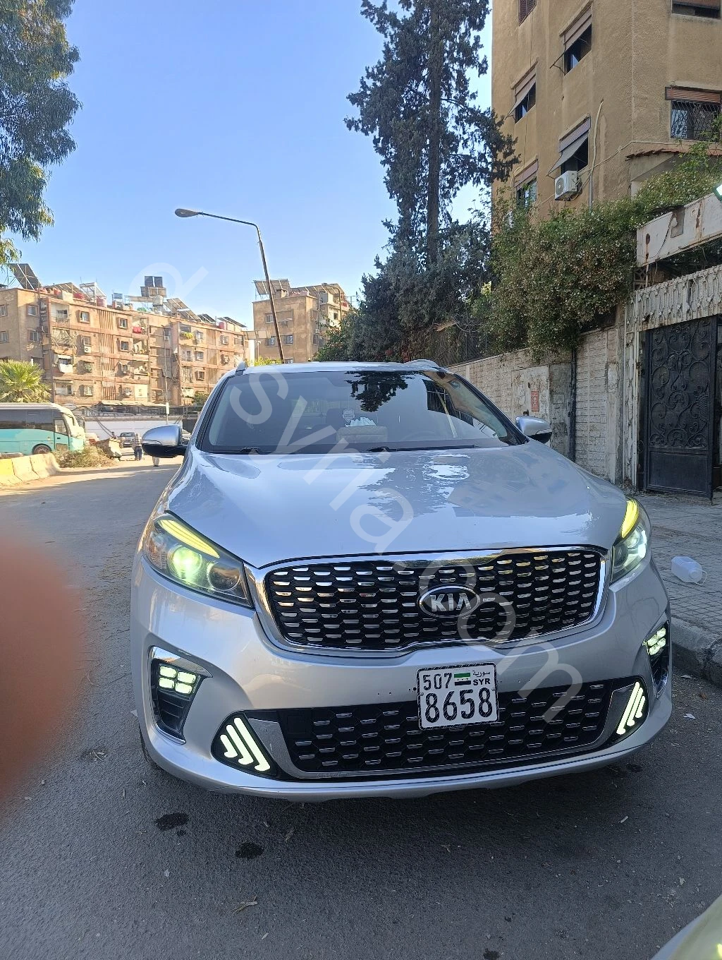 سيارة مع سائق ابحث عن عمل