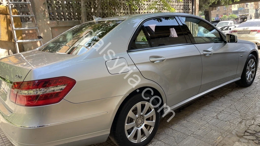 للبيع مرسيدس E200 2011